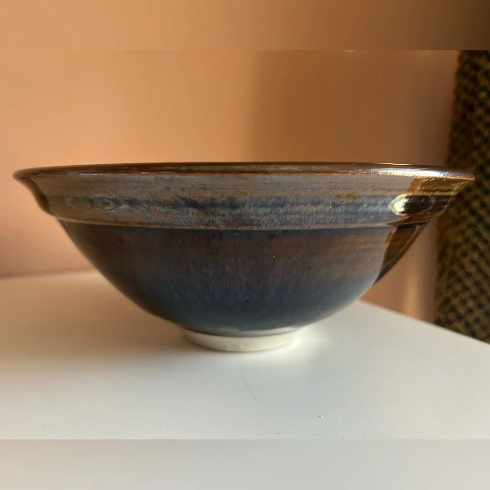 Bill Campbell pottery signed blue swirl bowl